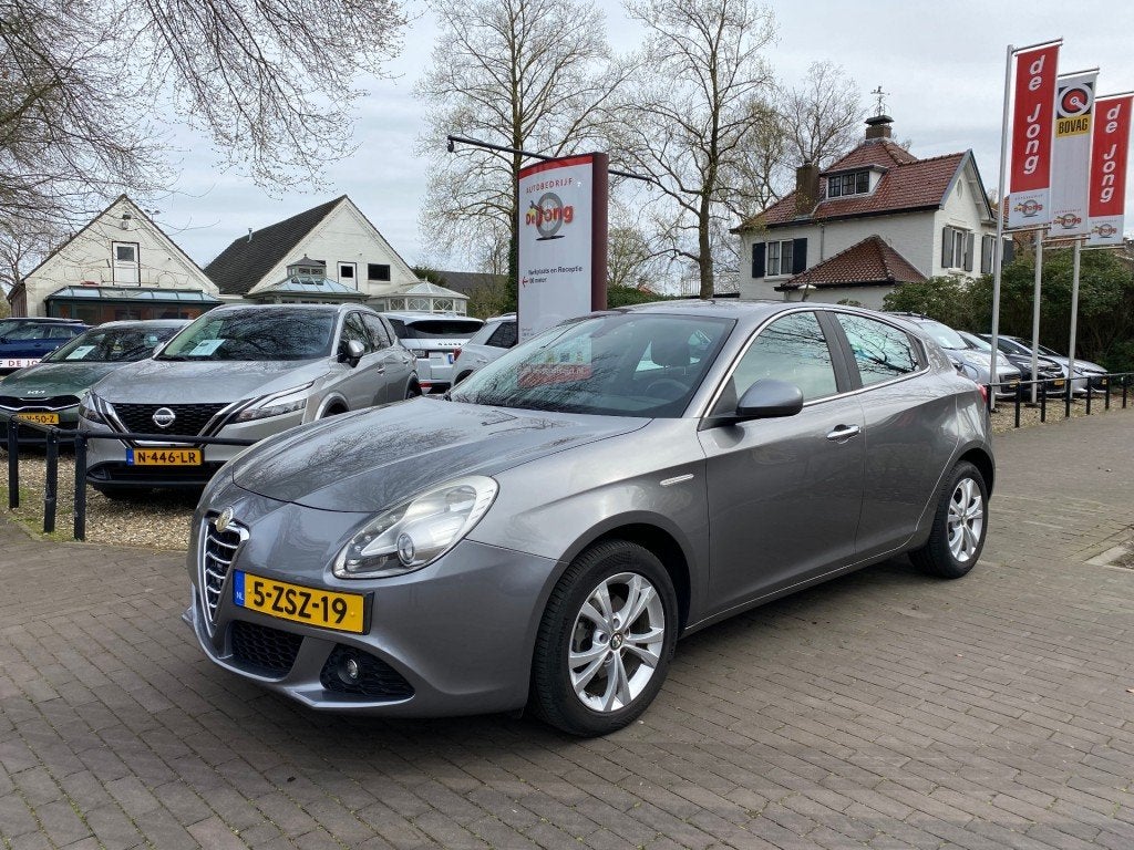 Alfa romeo GIULIETTA 1.4 T DISTINCTIVE 170PK / CRUISE CTR. /, Voorwielaandrijving, Euro 5, Gebruikt, 4 cilinders
