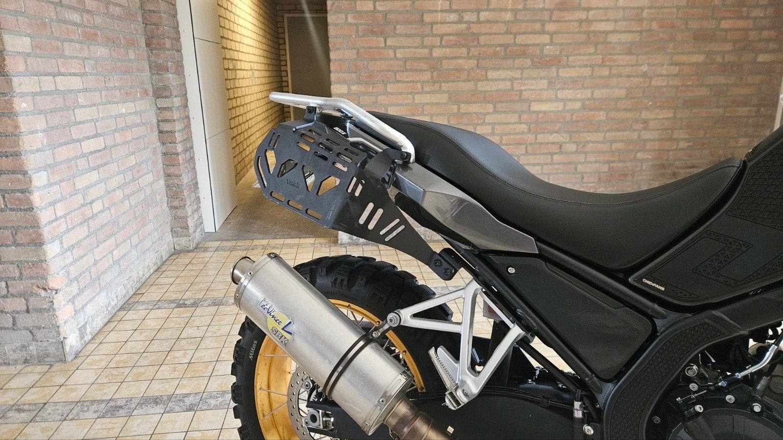 Zijtasdrager yakk zwart Kove 800X Pro, Ophalen of Verzenden, Zo goed als nieuw