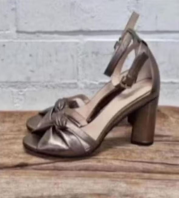 WHAT FOR - Mooie Leren sandalen met hak maat 38 - Als nieuw, Kleding | Dames, Pumps, Ophalen of Verzenden, Zo goed als nieuw, X