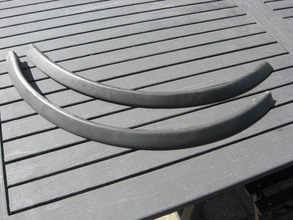 Twee brede wielkastranden Saab 900 classic T16S/ Aero,LV+RA., Auto-onderdelen, Carrosserie en Plaatwerk, Ophalen, Gebruikt, Saab