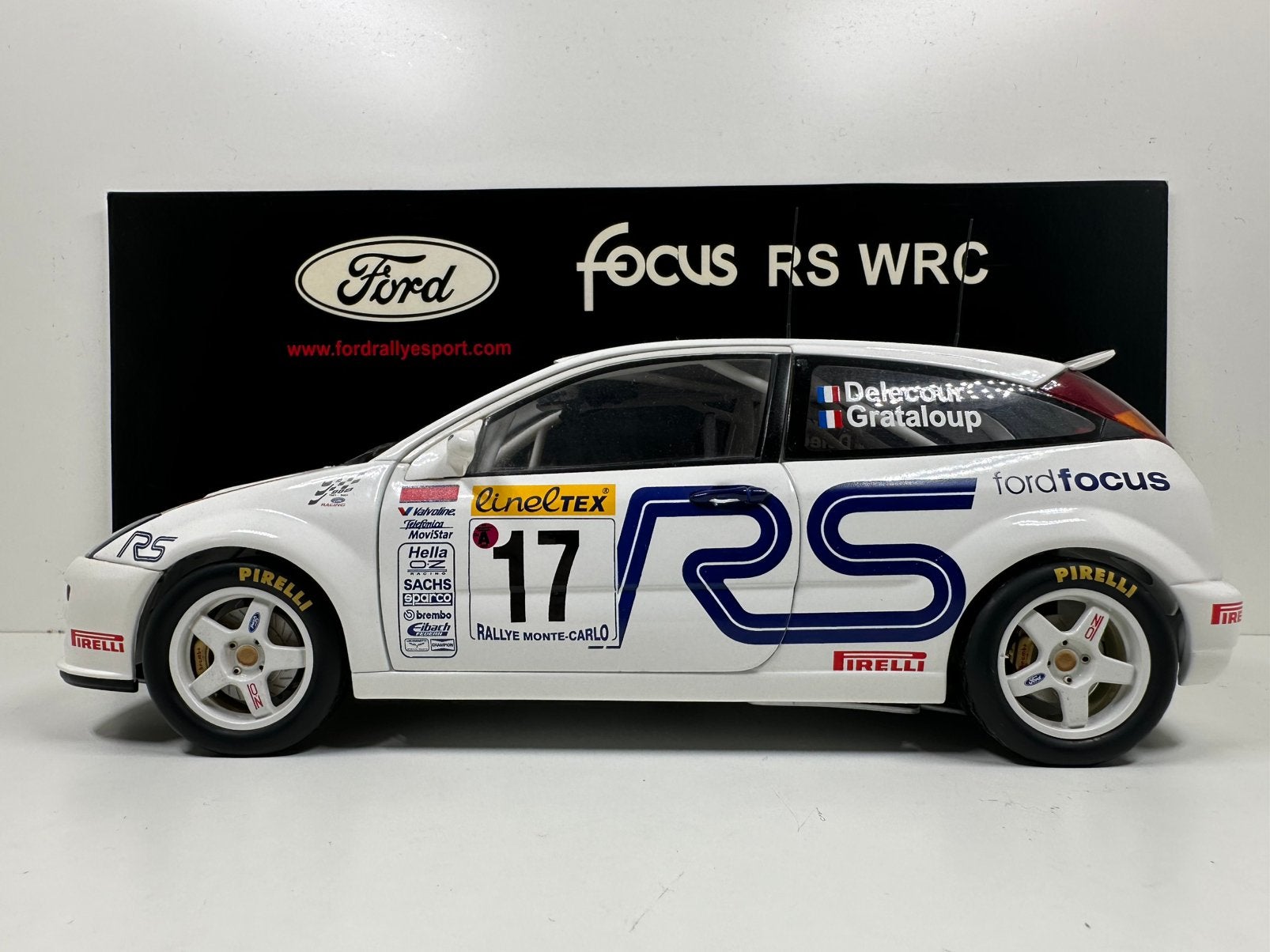 AUTOART 1:18 FORD FOCUS WRC DELECOUR RALLY MONTE CARLO 2001, Ophalen of Verzenden, Zo goed als nieuw, Auto, Autoart