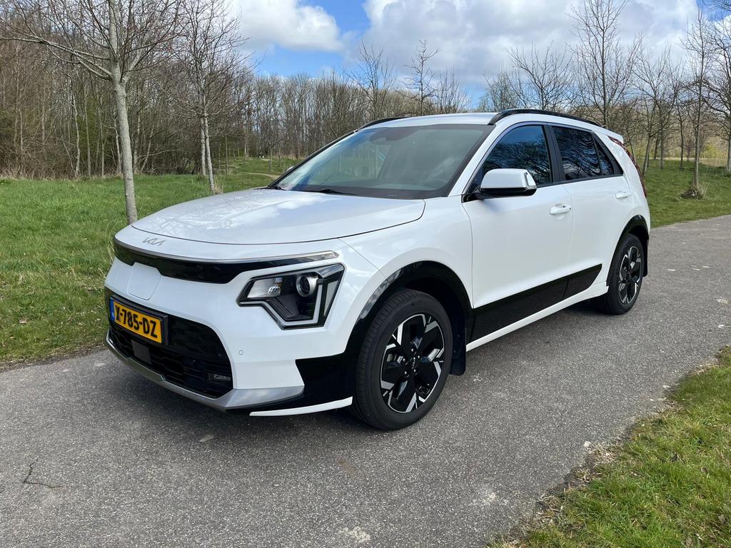 Private lease: Kia Niro EV 64,8 kWh 204pk actiebonus!, 4 cilinders, 1657 kg, Leder en Stof, Wit