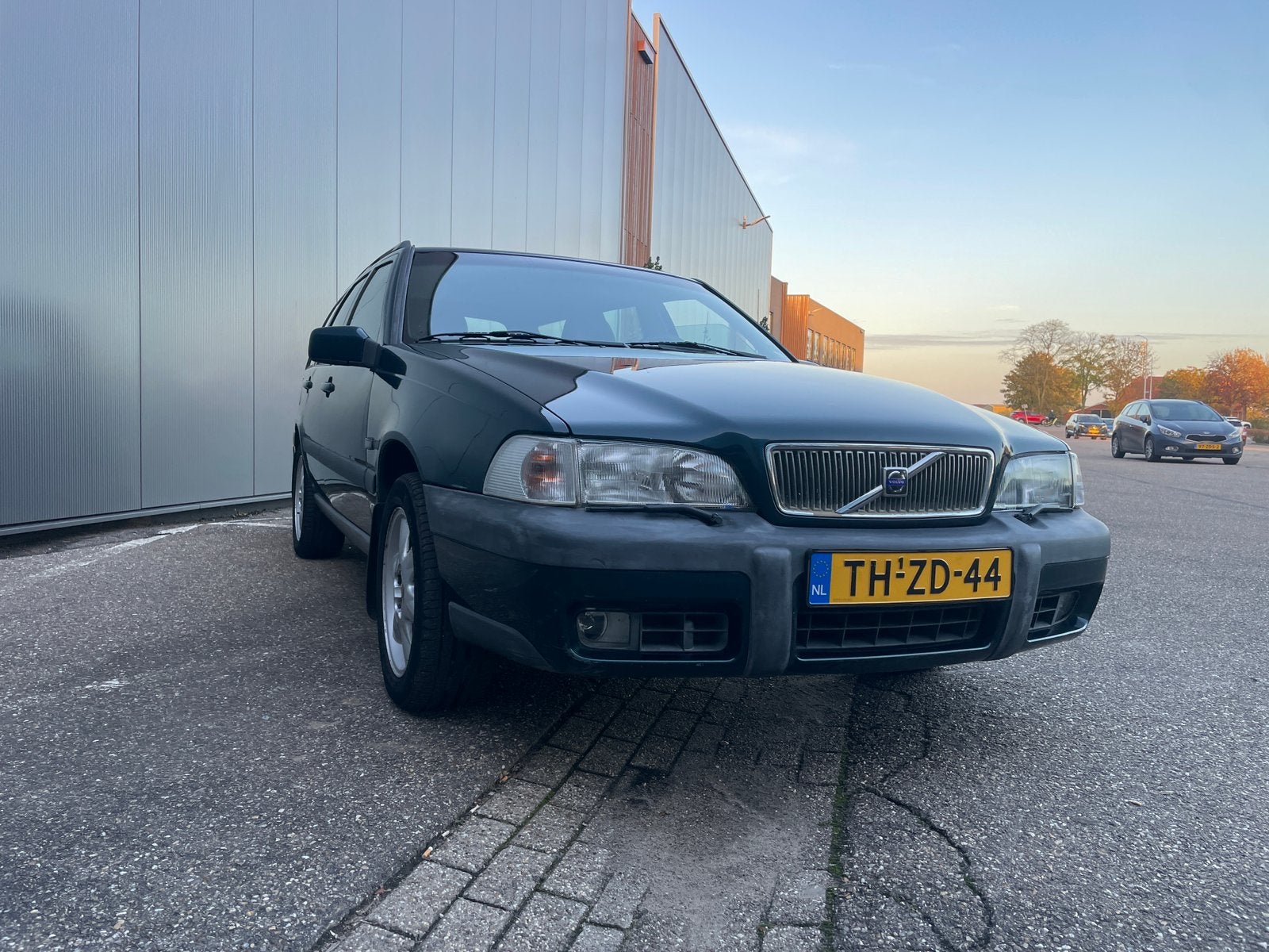 Volvo V70 2.5 XC 4WD AUT 1998 Groen, Auto's, Automaat, Stationwagon, 2435 cc, Vierwielaandrijving