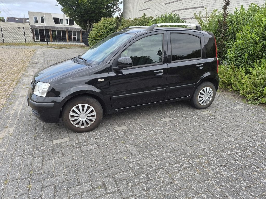 Fiat Panda 1.2 2011 Zwart 111.531 KM lichte gebruiksporen., Euro 5, Zwart, Origineel Nederlands, Bedrijf