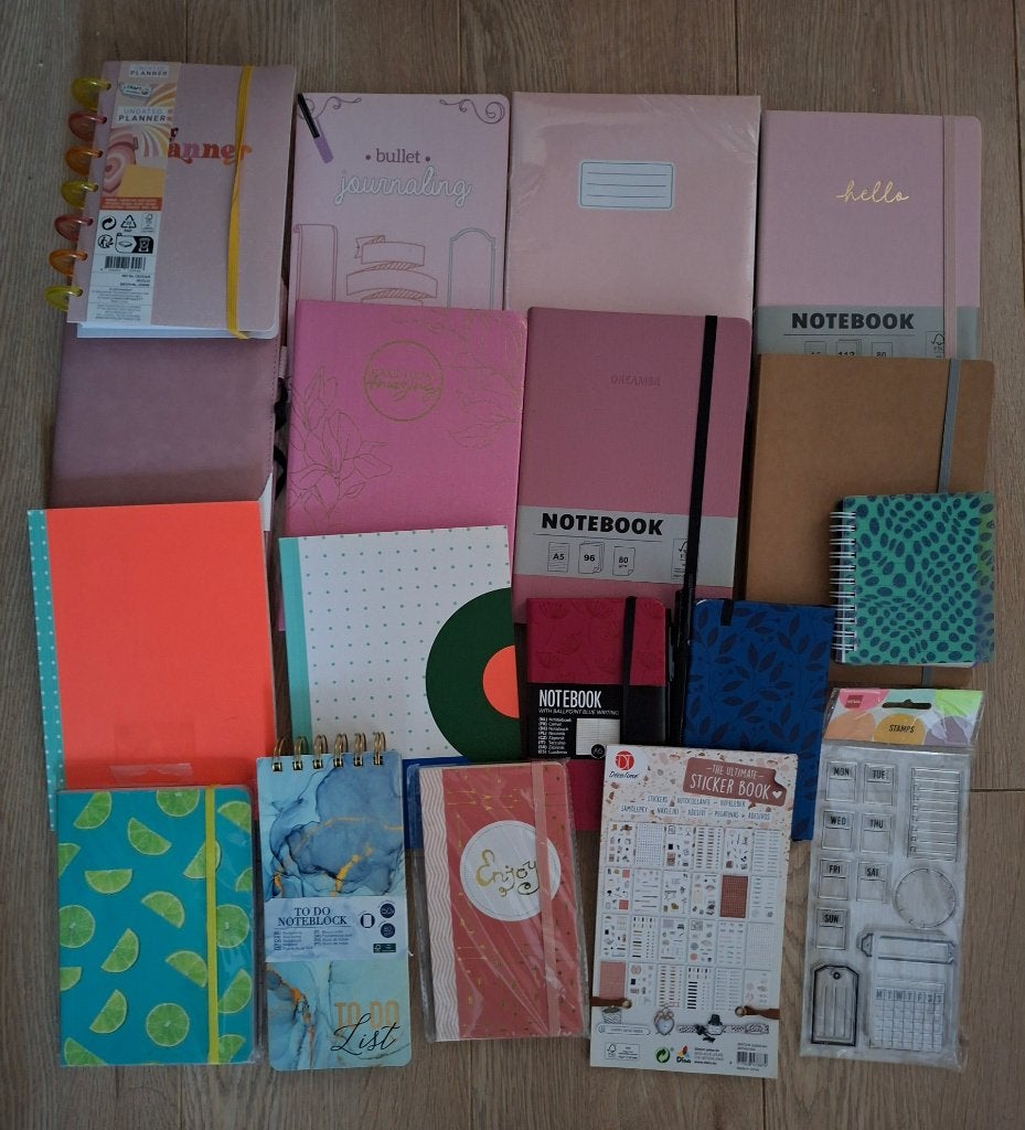 Doos met nieuwe schriften notitieblokken etc voor oa school, Diversen, Ophalen of Verzenden, Nieuw