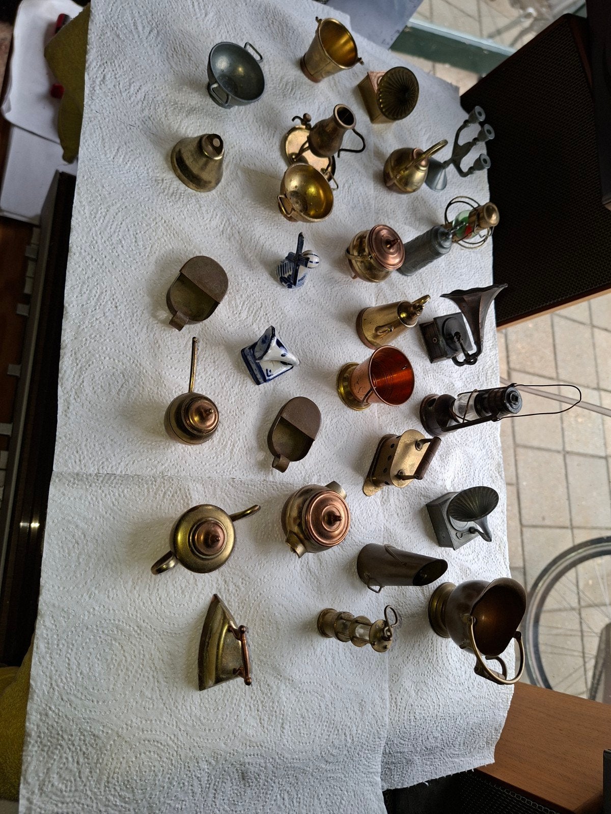 Verzameling van miniatuur koperen en bronzen voorwerpen, Antiek en Kunst, Ophalen of Verzenden