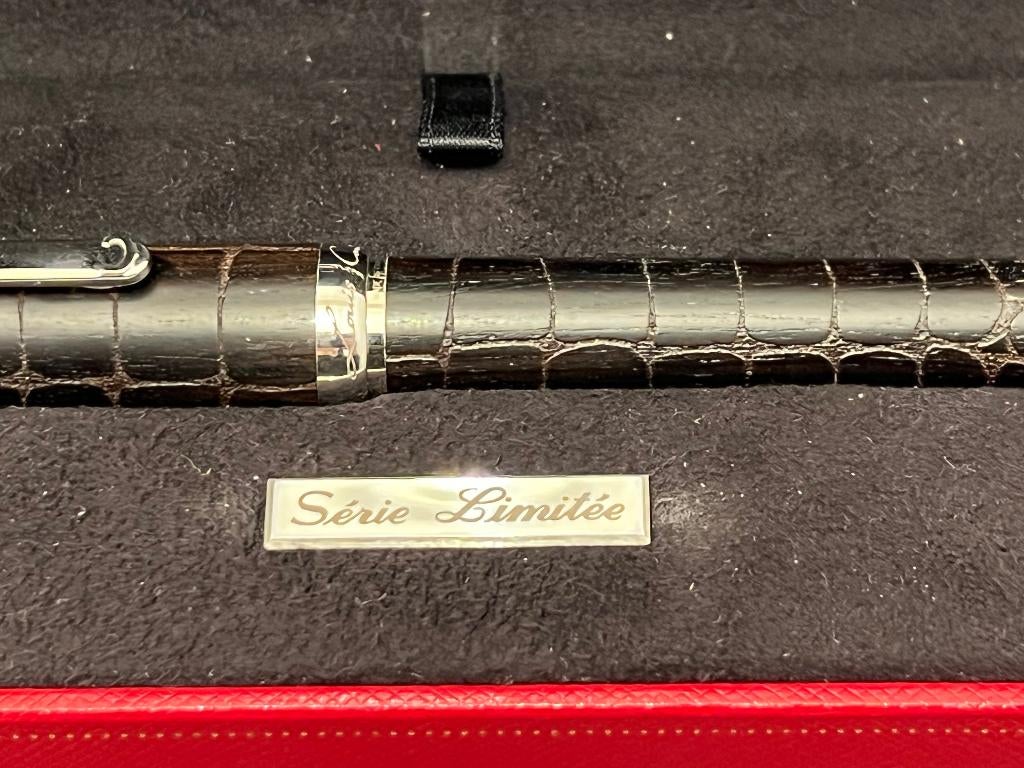 Louis Cartier Pen Dandy Rollerball Crocodile Série Limitée, Verzamelen, Pennenverzamelingen, Overige merken, Balpen, Met doosje
