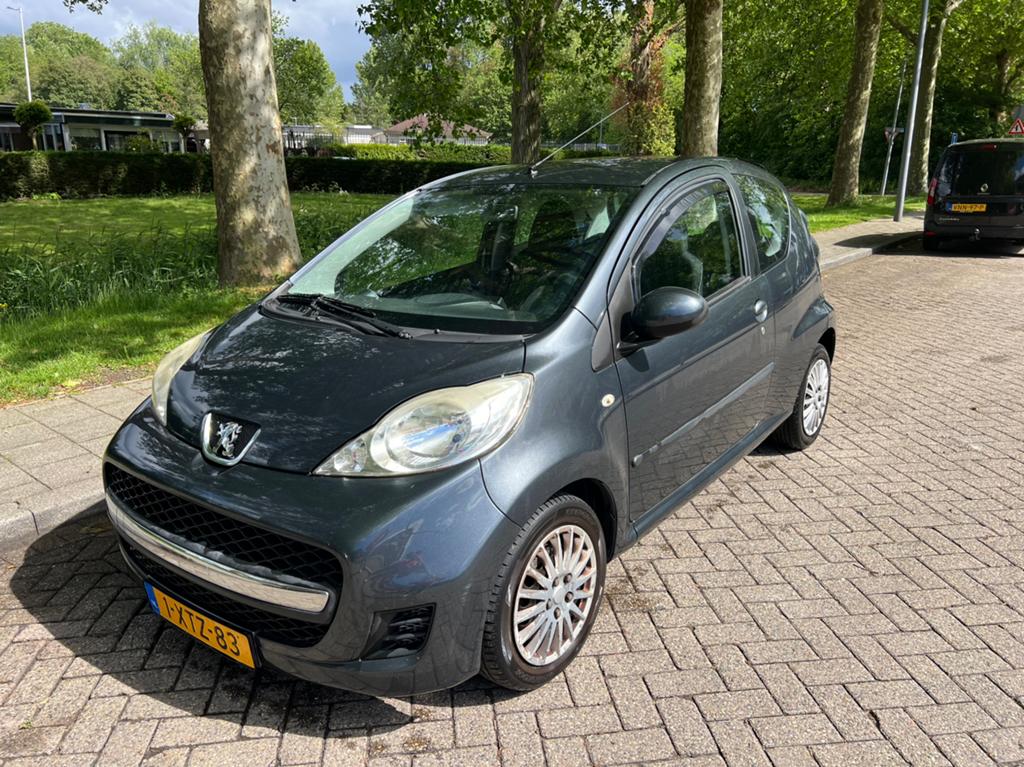 Peugeot 107 1.0 12V E-vti 68PK 3DR 2011 Grijs, Voorwielaandrijving, Stof, 4 stoelen, 68 pk