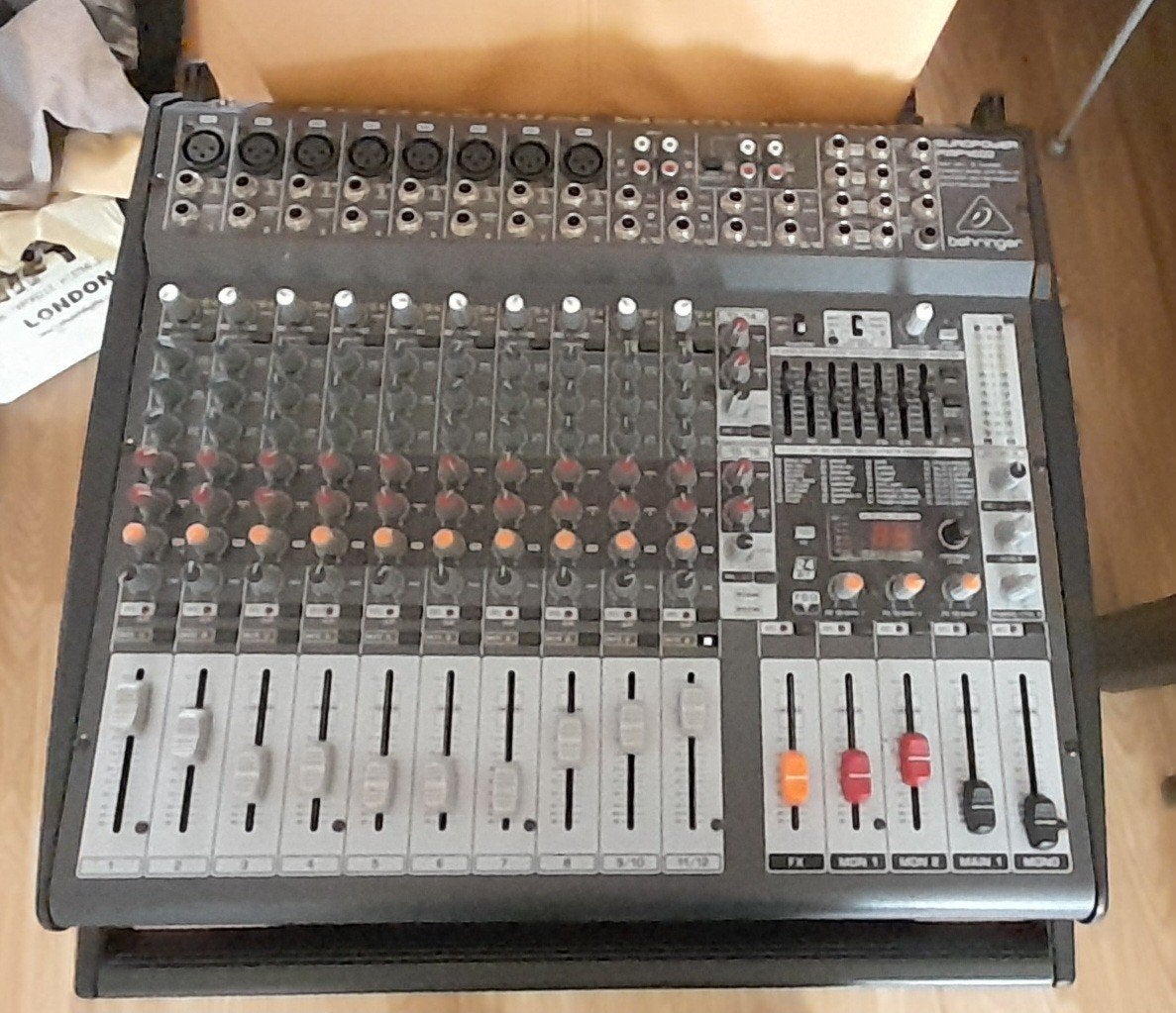 Behringen paneelmix Model PMP4000 ,16 kanalen, Muziek en Instrumenten, Mengpanelen, Ophalen, Gebruikt, 10 tot 20 kanalen, Microfooningang