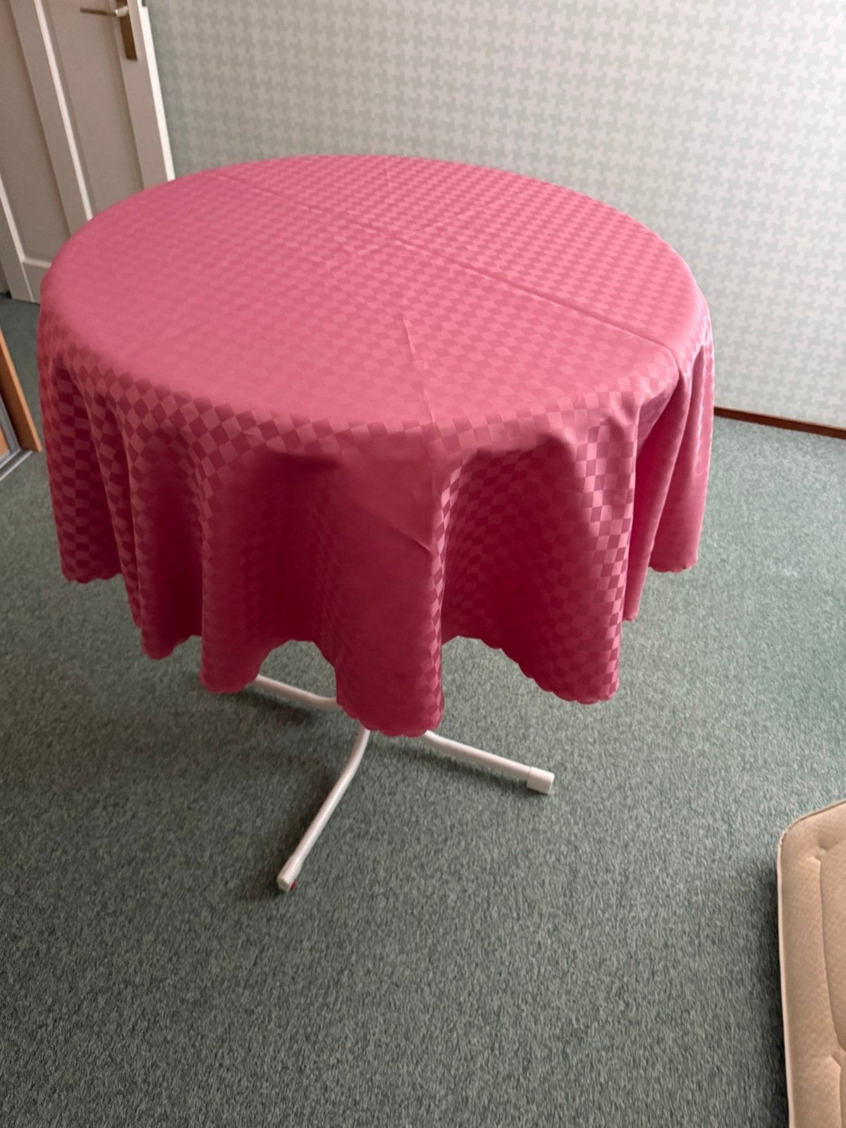 Tafelkleden 3 stuks ronde vorm. Oudrose. Damast., Ophalen of Verzenden, Zo goed als nieuw