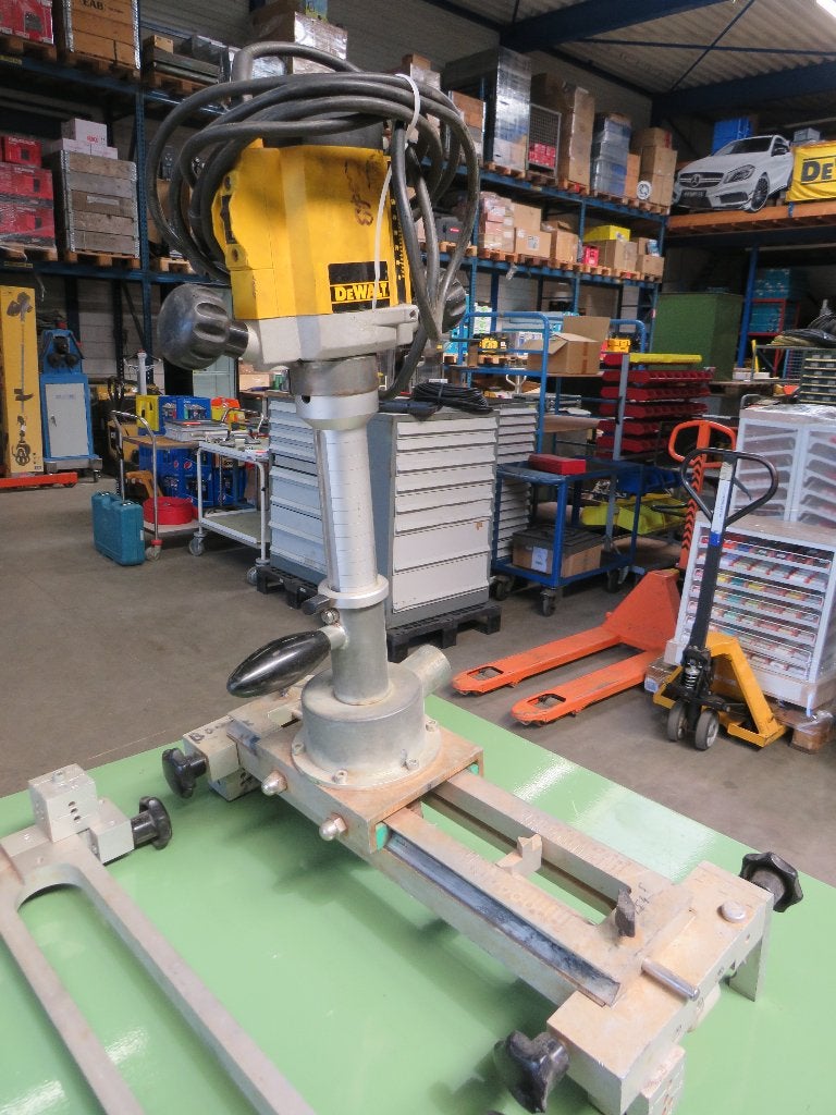 DeWalt bovenfrees met freesstandaard slotkastenfrees, Doe-het-zelf en Verbouw, Gereedschap | Freesmachines, Gebruikt, DeWalt Power Tools