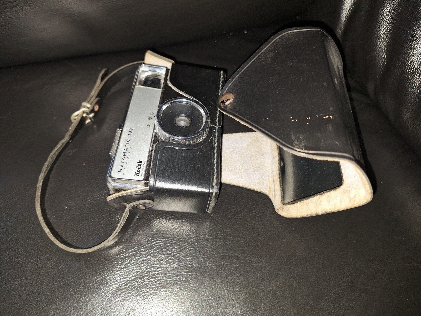 Vintage Kodak Instamatic 133 camera met lederen tas, Ophalen of Verzenden, Gebruikt, Compact, Kodak
