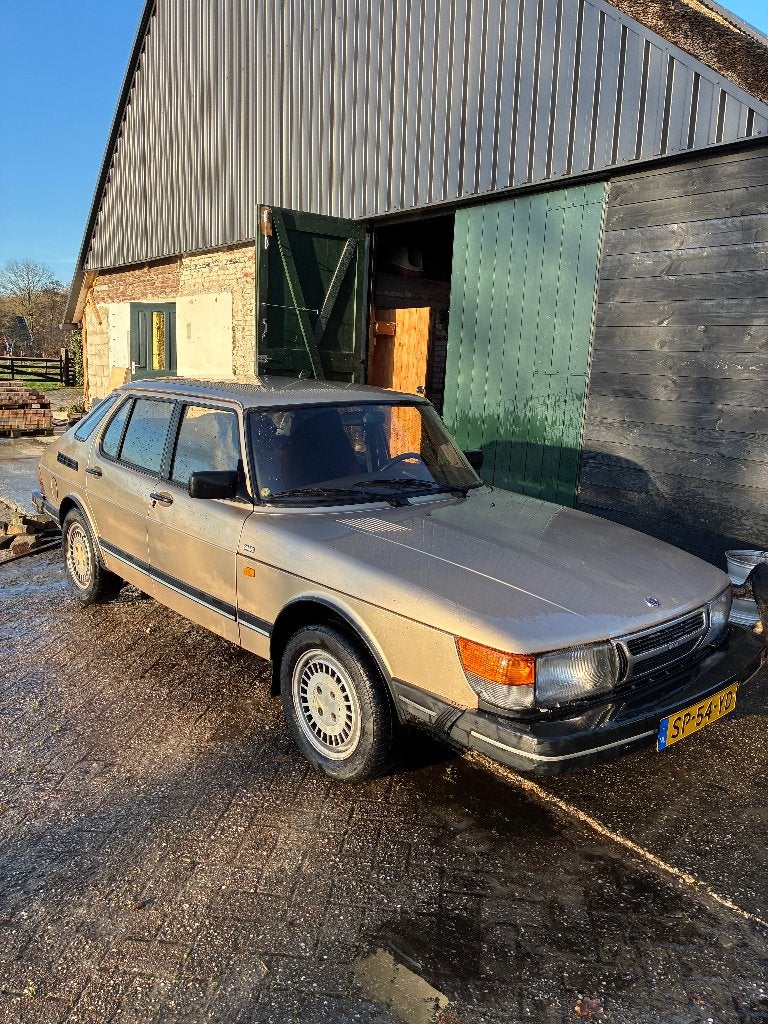 Saab 900 2.0 HB B6 1987 Beige, 4 cilinders, Beige, Origineel Nederlands, 500 kg