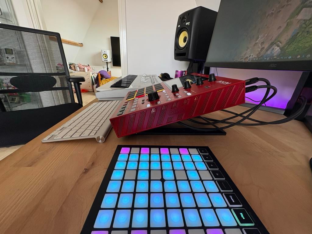 ≥ Novation Launchpad Mini MK3 MIDI Controller — Keyboards