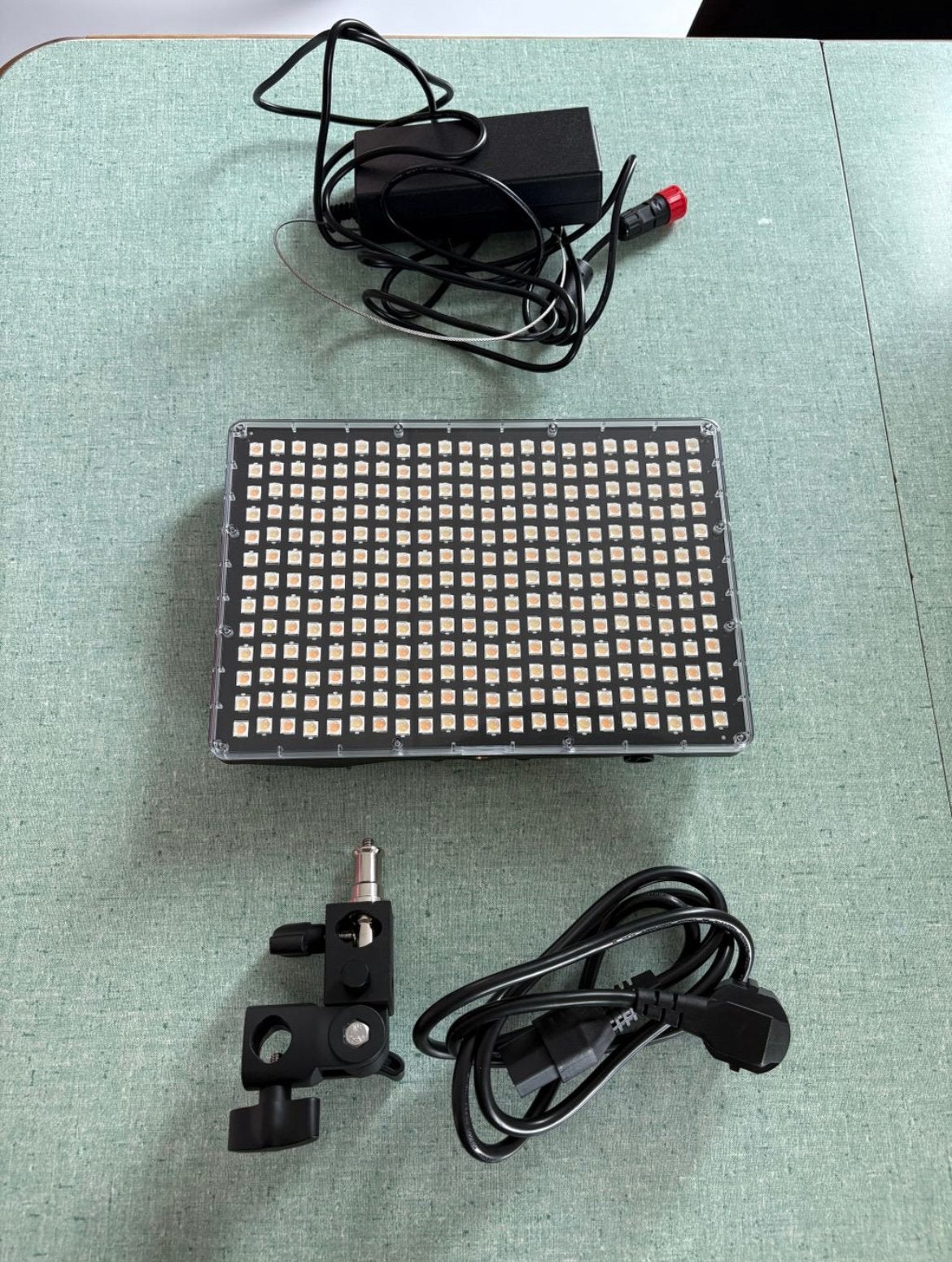 Amaran P60x bi-color LED-paneel, Ophalen of Verzenden, Zo goed als nieuw, Lamp of Flitsset