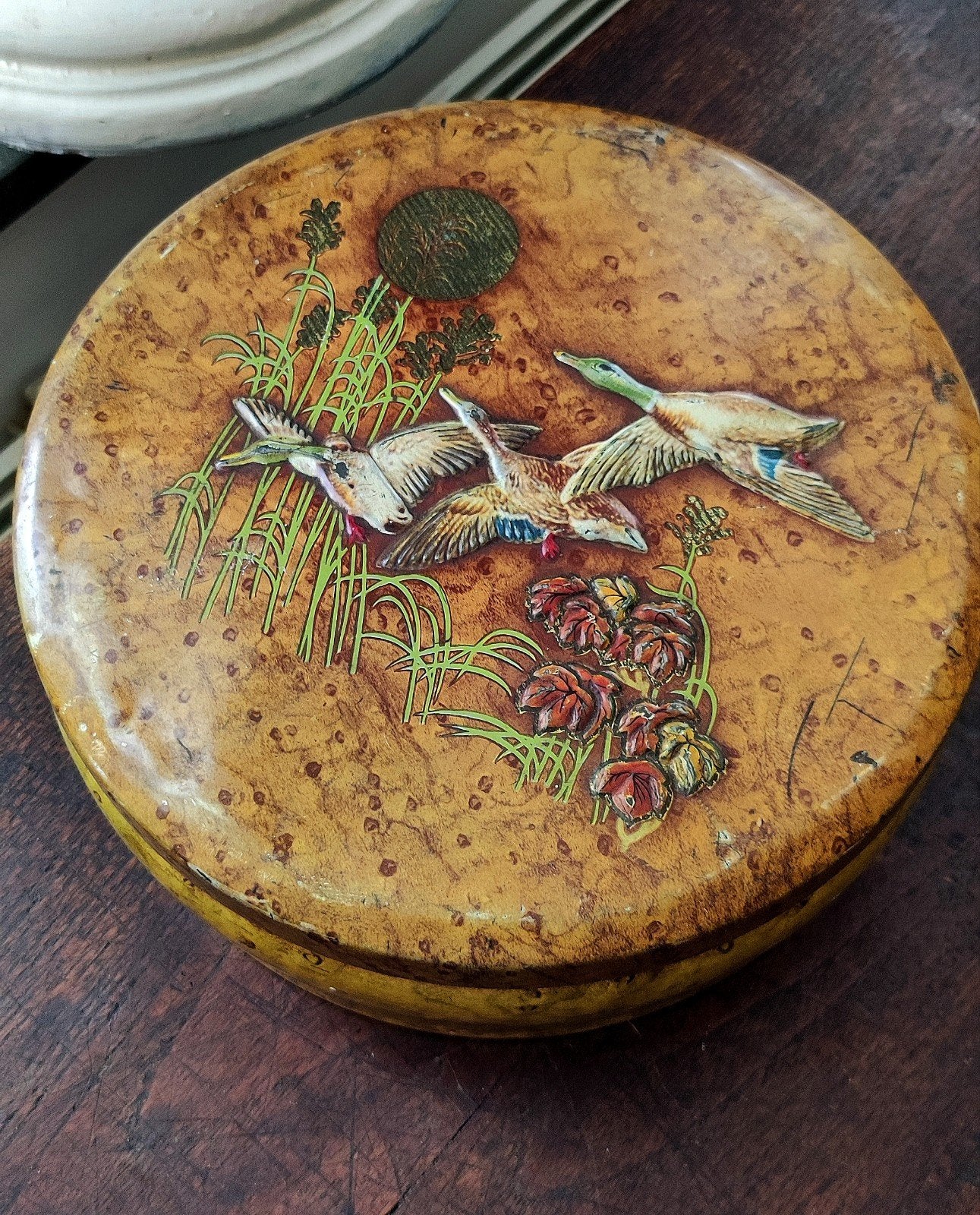 Koekjestrommel met reliëf van eenden, vintage., Ophalen