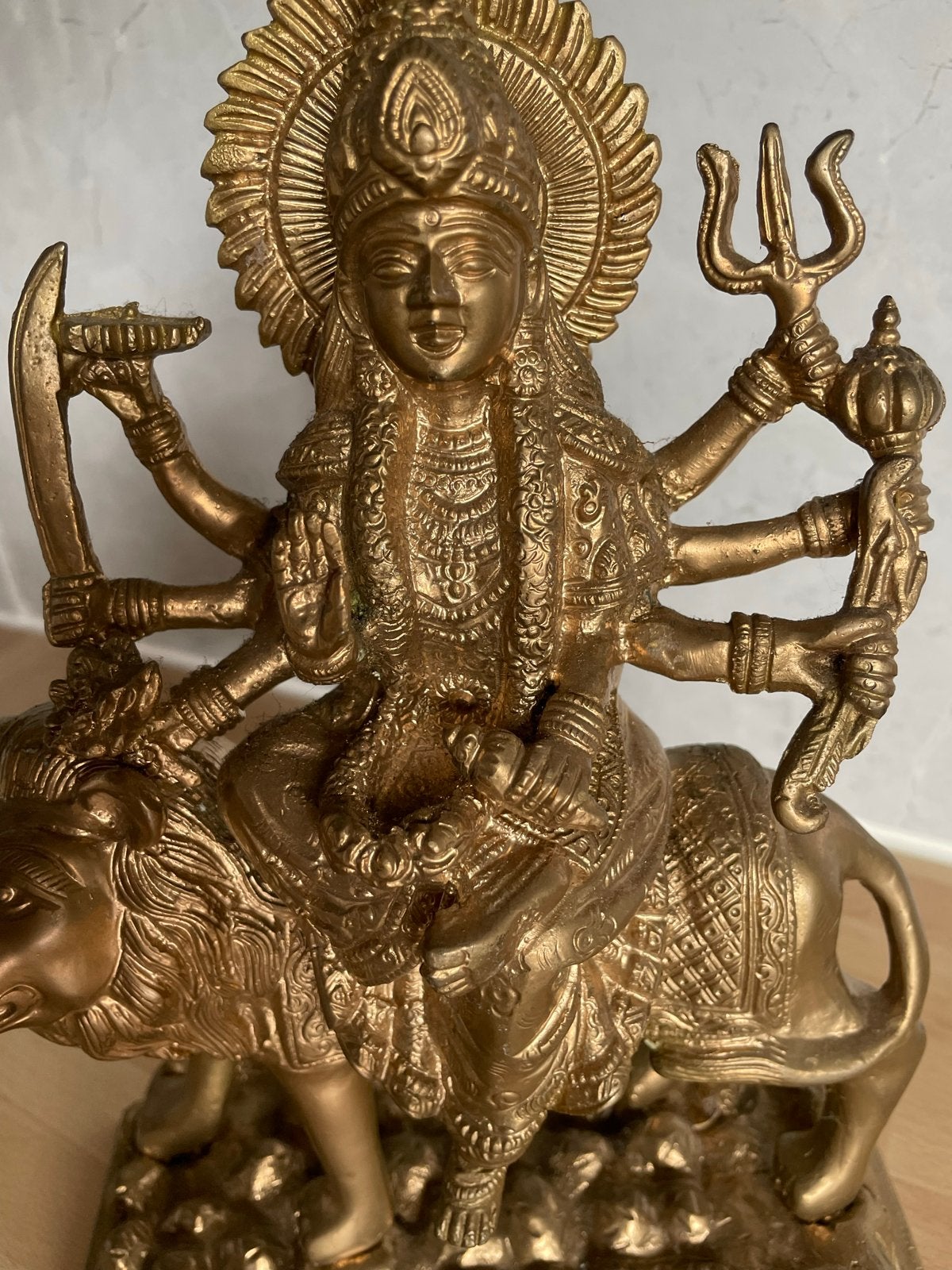 Bronzen beeld van godin Durga op leeuw, Ophalen of Verzenden, Brons