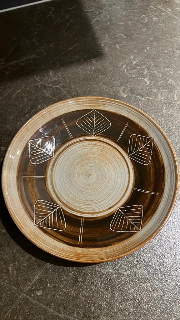 Ambacht Volendam Keramiek Schaal met Bladmotief, Antiek en Kunst, Antiek | Keramiek en Aardewerk, Ophalen of Verzenden