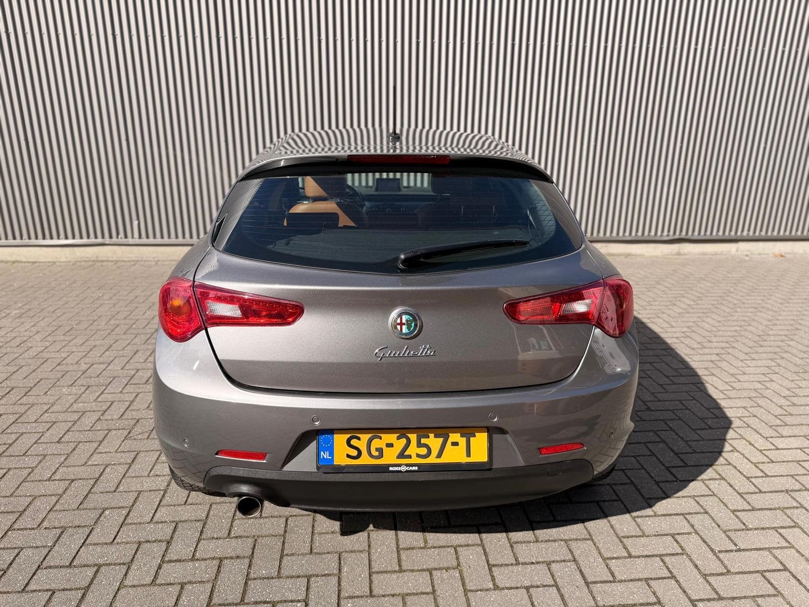 Alfa Romeo Giulietta 1.4 T Distinctive Automaat|Navi|Leder|P, Auto's, Euro 5, Beige, 4 cilinders, Leder