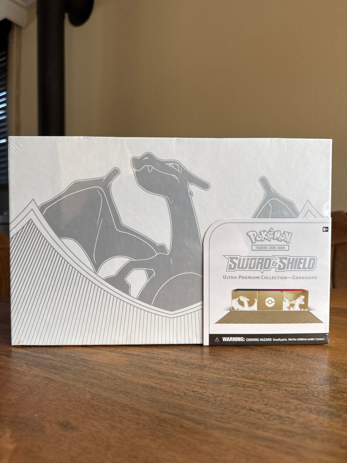 Pokémon Sword & Shield Ultra-Premium Collection Charizard, Ophalen of Verzenden, Nieuw, Overige typen