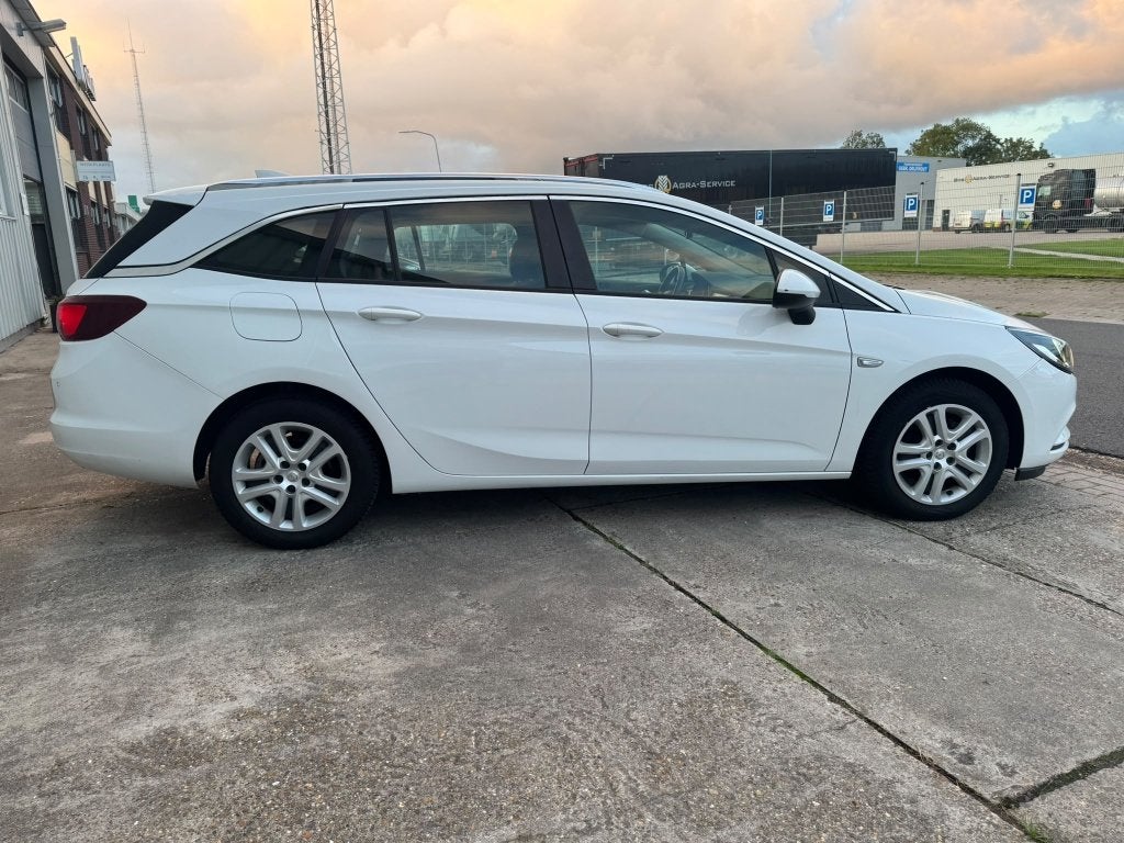 Foto 8 van Opel Astra 1.0 Turbo  Sports Tourer 2017 Wit Airco| trekhaak