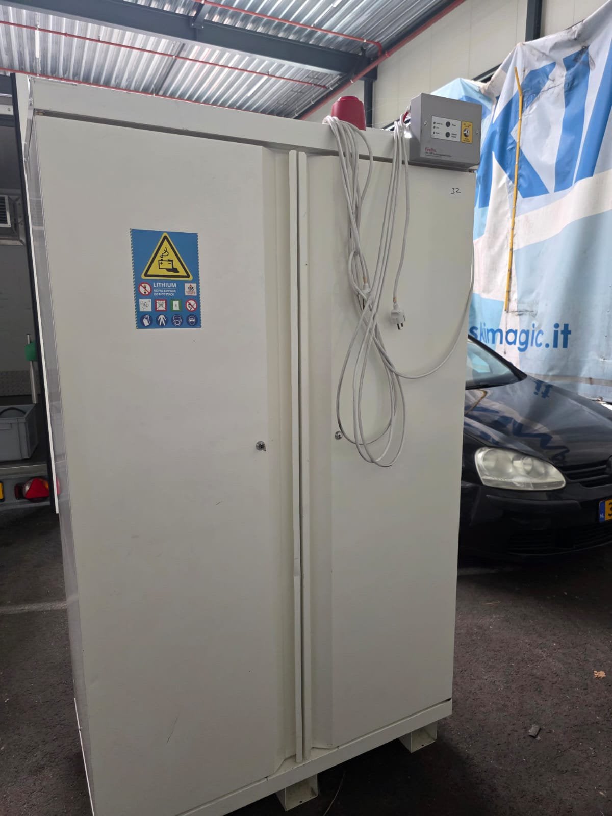 Trionyx Veiligheidskast opslag lithium accu's zeer compleet, Ophalen, Zo goed als nieuw
