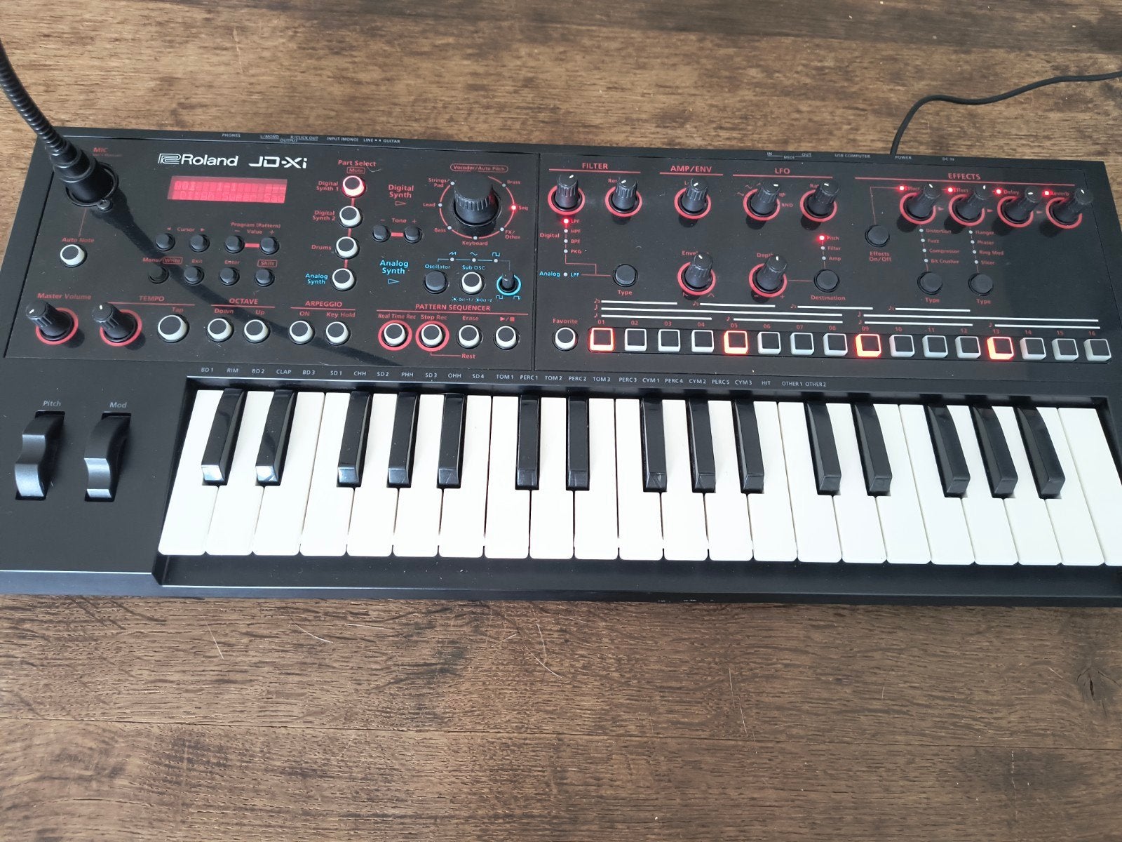 Roland JD-Xi Synthesizer te koop, Gebruikt, Roland, Met midi-aansluiting, Overige aantallen
