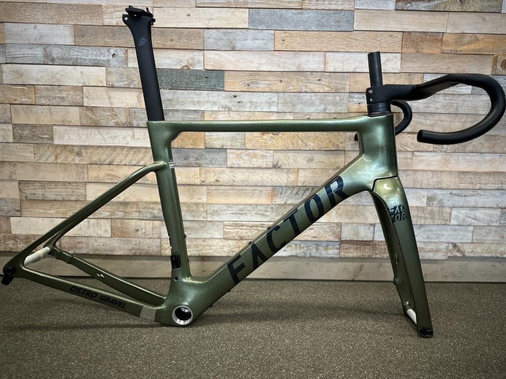 Factor Ostro Gravel frame set Olive 56cm 2025, Fietsen en Brommers, Fietsen | Racefietsen, Overige merken, -, - 0
-, NL, Nieuw