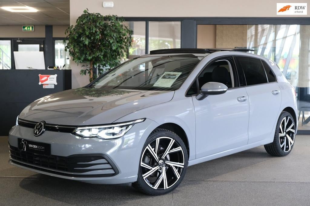 Volkswagen Golf 8 1.5 eTSI Life 150PK DSG Pano IQ Led Navi A, Auto's, Volkswagen, Stof, 4 cilinders, 150 pk, Origineel Nederlands