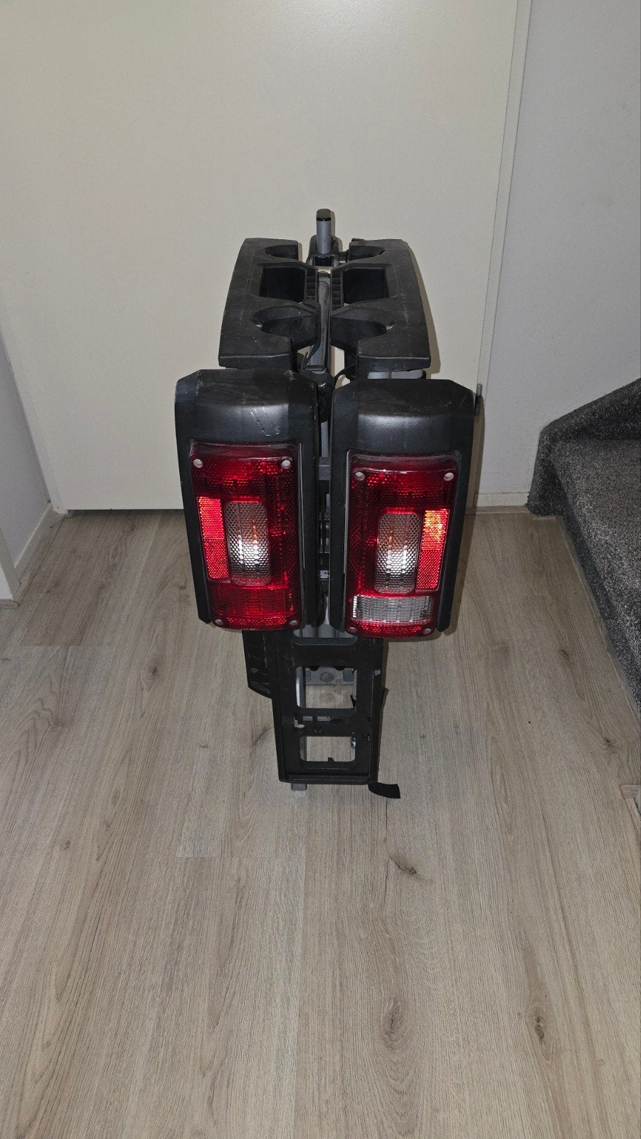 Trekhaak fietsendrager voor 2 elektrische-fietsen, Ophalen, 2 fietsen, Zo goed als nieuw, Trekhaakdrager
