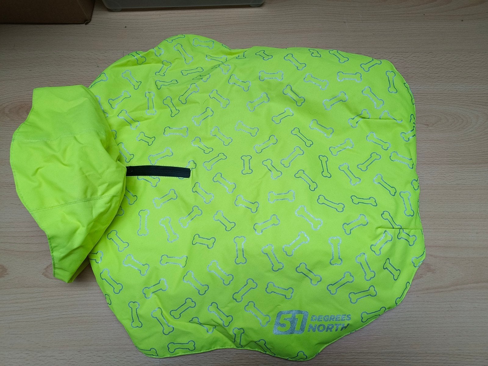 NIEUW regenjasje voor de hond maat 44, Dieren en Toebehoren, Ophalen, Nieuw, Overige merken, Hondenjas