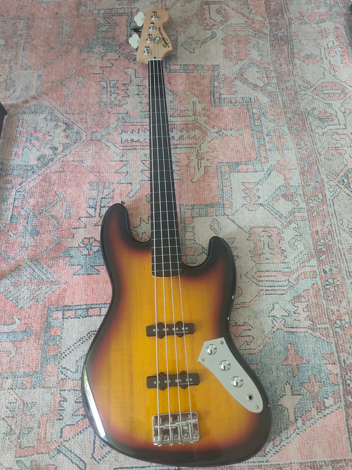 Fender Squier Jazz Bass Fretless - Zo goed als nieuw, Muziek en Instrumenten, Ophalen
