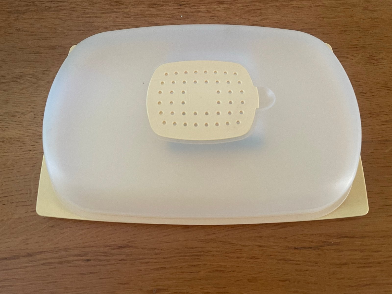Nieuwe Tupperware Kaasdoos 28x19x4 cm ( 2stuks beschikbaar), Bewaardoos, Geel, Nieuw, Luchtdicht