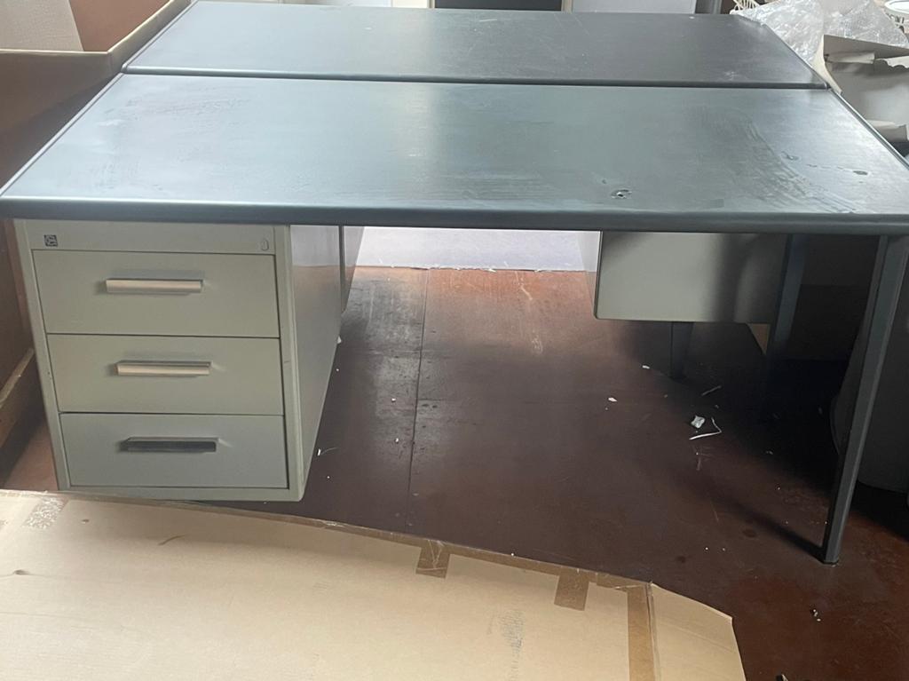 Gispen bureau Ijzersterk, Ophalen, Gebruikt, 150 cm, Metaal