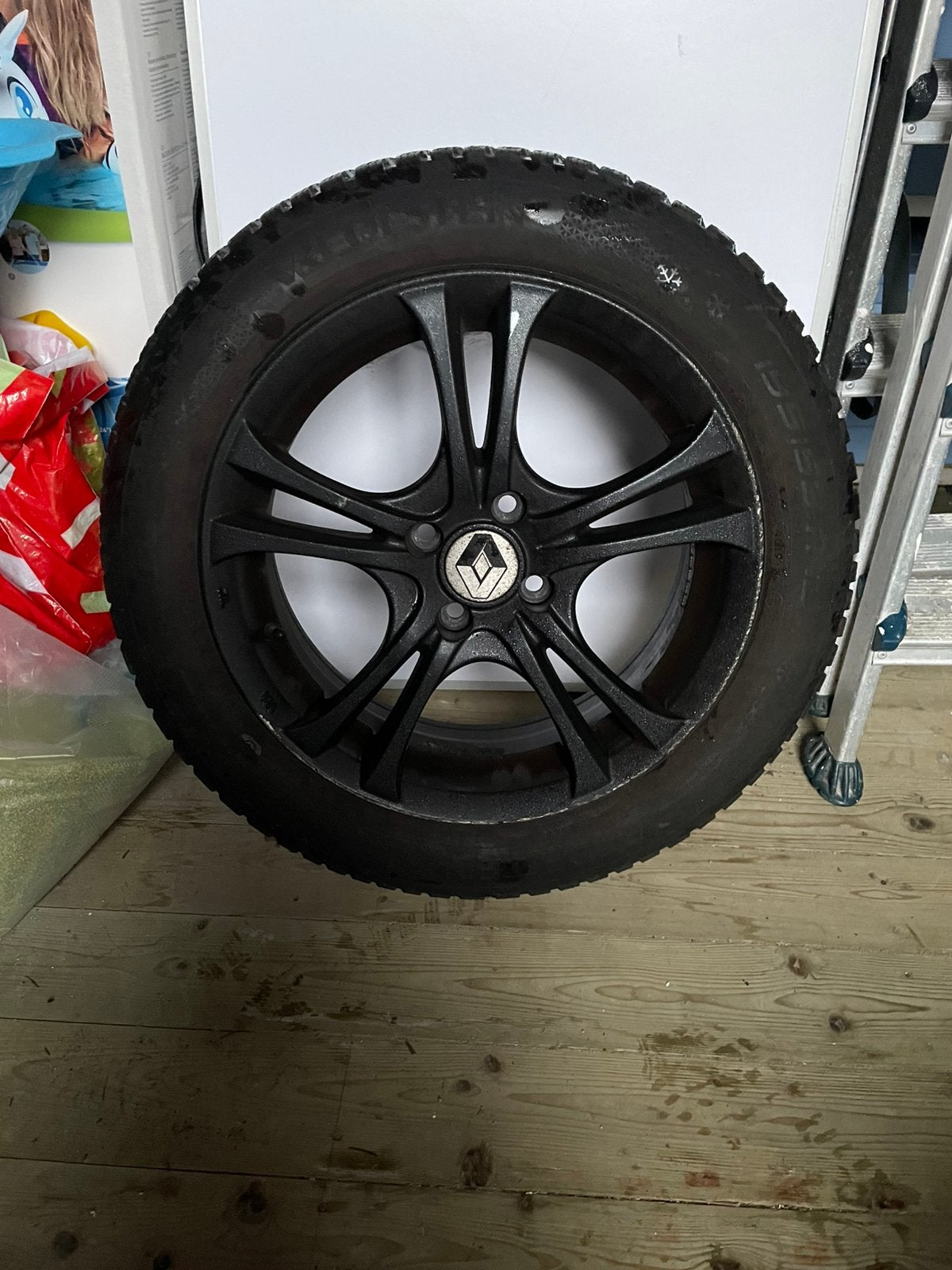 Mooie originele Renault Clio velgen + winterbanden zgan., Auto-onderdelen, Banden en Velgen, Ophalen, 16 inch, Banden en Velgen
