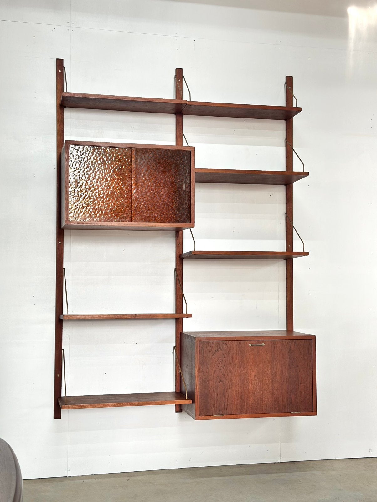 Vintage hangend wandmeubel Deens teak hout jaren 50/60/70, Ophalen, Gebruikt, Teakhout, Met deur(en)