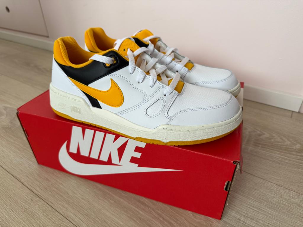 Nieuwe Nike Full Force 1 low wit/geel mt 44, Ophalen of Verzenden, Nieuw