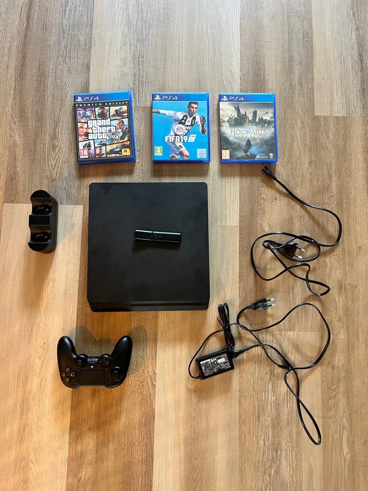 PlayStation 4 Slim met 1 controller en 3 games, Ophalen, Met games, Zo goed als nieuw, Met 1 controller