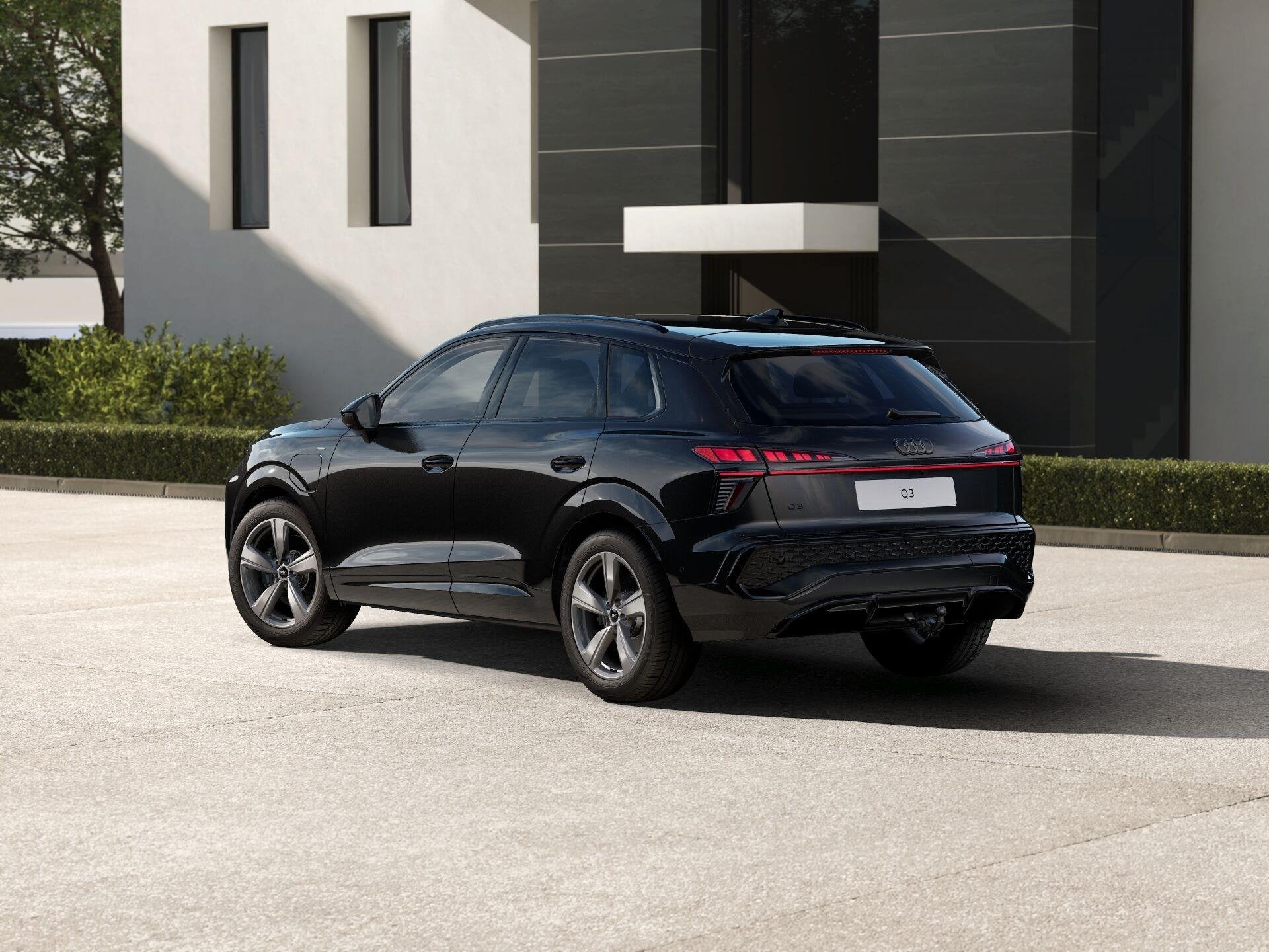 Audi Q3 1.5 e-hybrid 272pk S edition | Velgen 19'' | Rondomz, Auto's, 12 maanden, 1800 kg, 1498 cc, 4 cilinders
