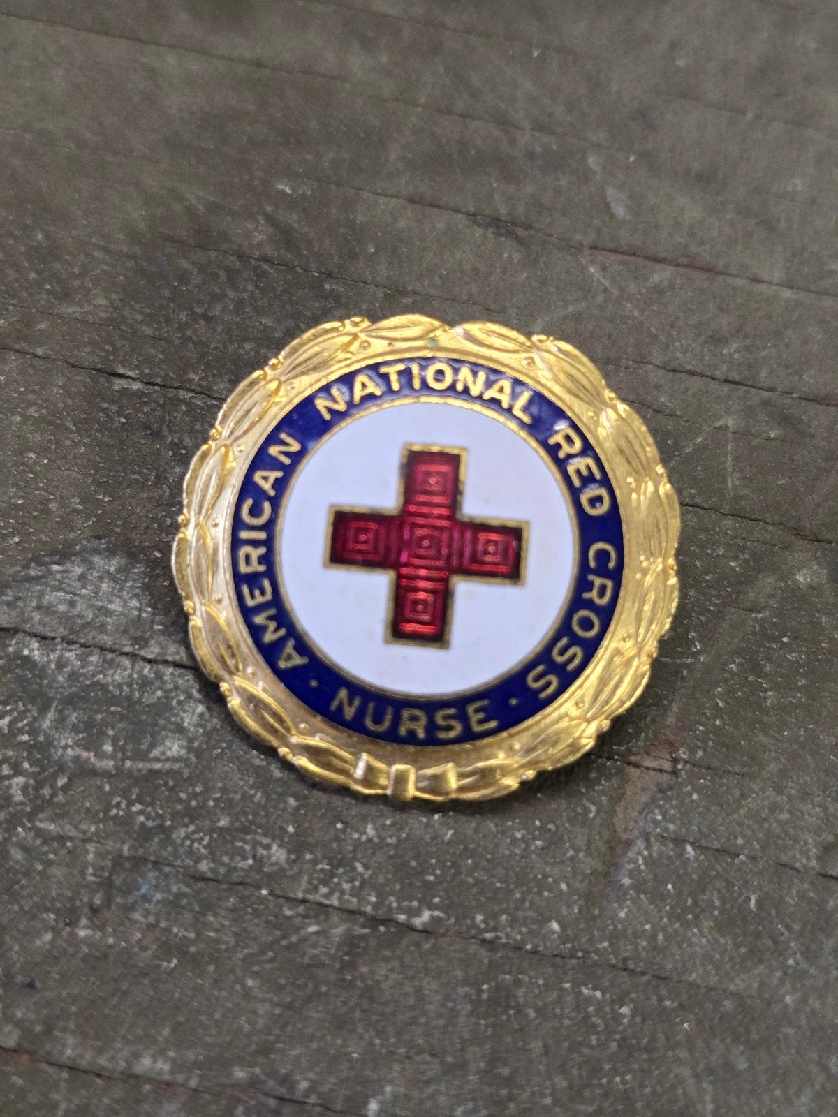 WWII US ARC nurse pin, Ophalen of Verzenden, Amerika, Embleem of Badge