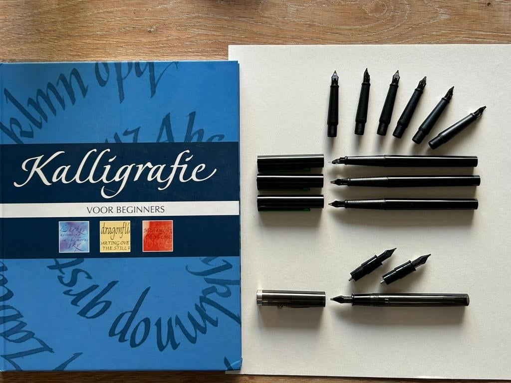 Sheaffer kalligrafie set + extra pennen + boek, Verzamelen, Ophalen of Verzenden, Zo goed als nieuw, Balpen, Overige merken