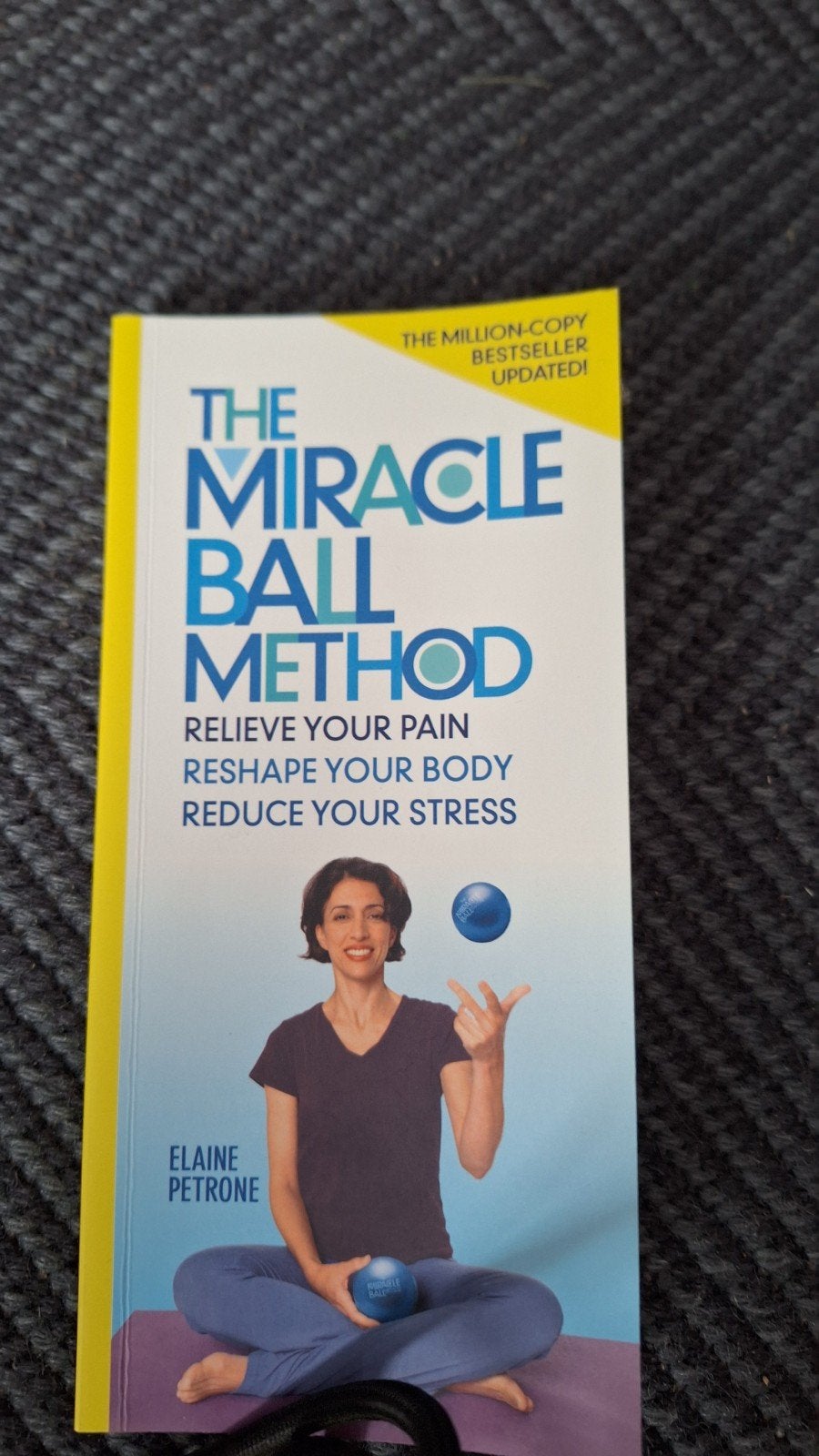 The Miracle Ball Method: Verlicht pijn, vorm je lichaam, Ophalen of Verzenden, Zo goed als nieuw, Gezondheid en Conditie, Elaine Petrone