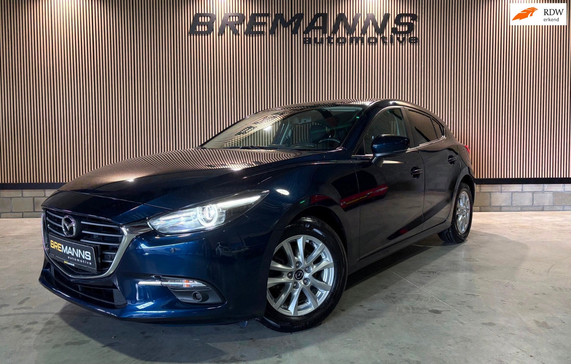 Mazda 3 2.0 SkyActiv-G / Automaat / LED / Stuurverwarming /, 1998 cc, Stof, Gebruikt, Zwart
