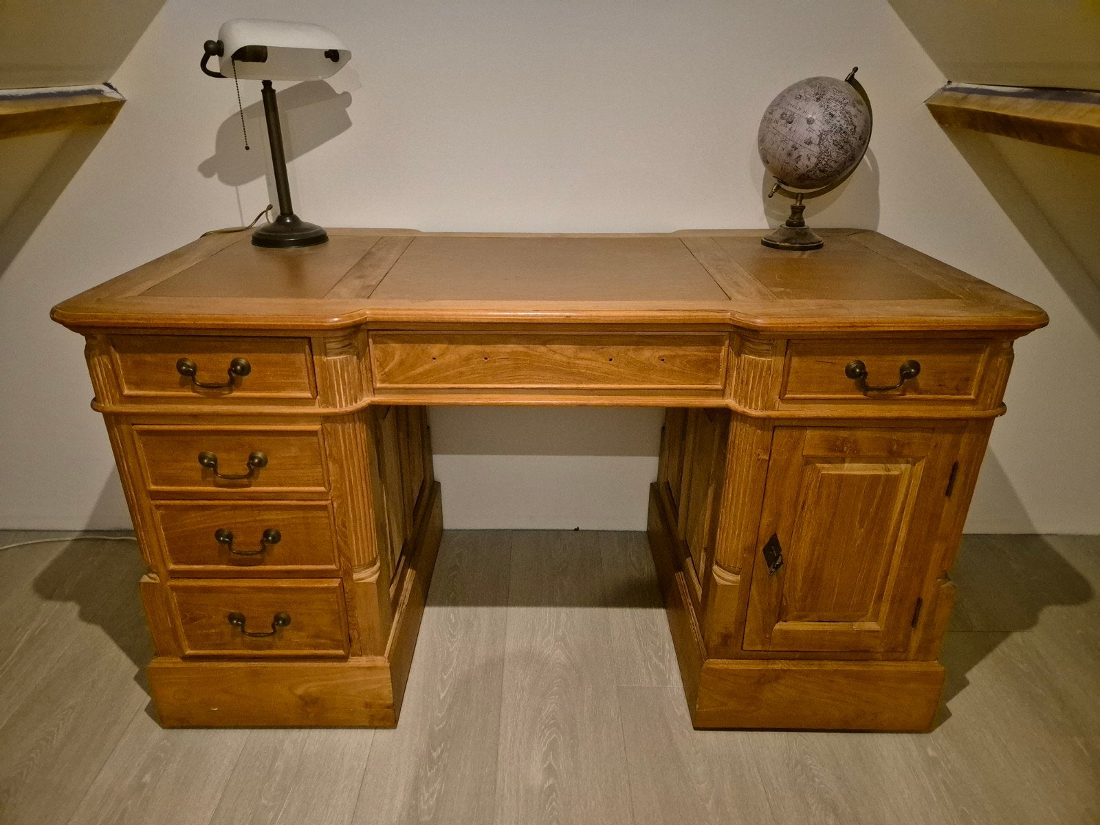 Prachtig Klassiek Engels Chesterfield Bureau in Nieuwstaat, Antiek en Kunst, Ophalen of Verzenden