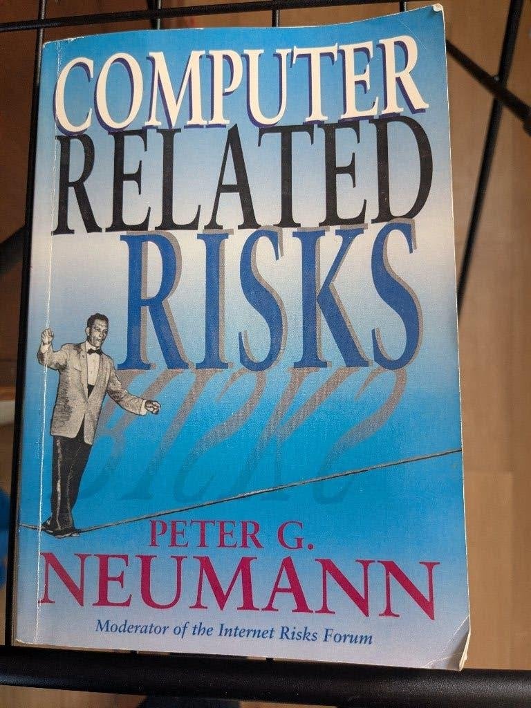 Boek Computer-Related Risks van Neumann, Gelezen, Ophalen of Verzenden, Overige onderwerpen, Peter G. Neumann