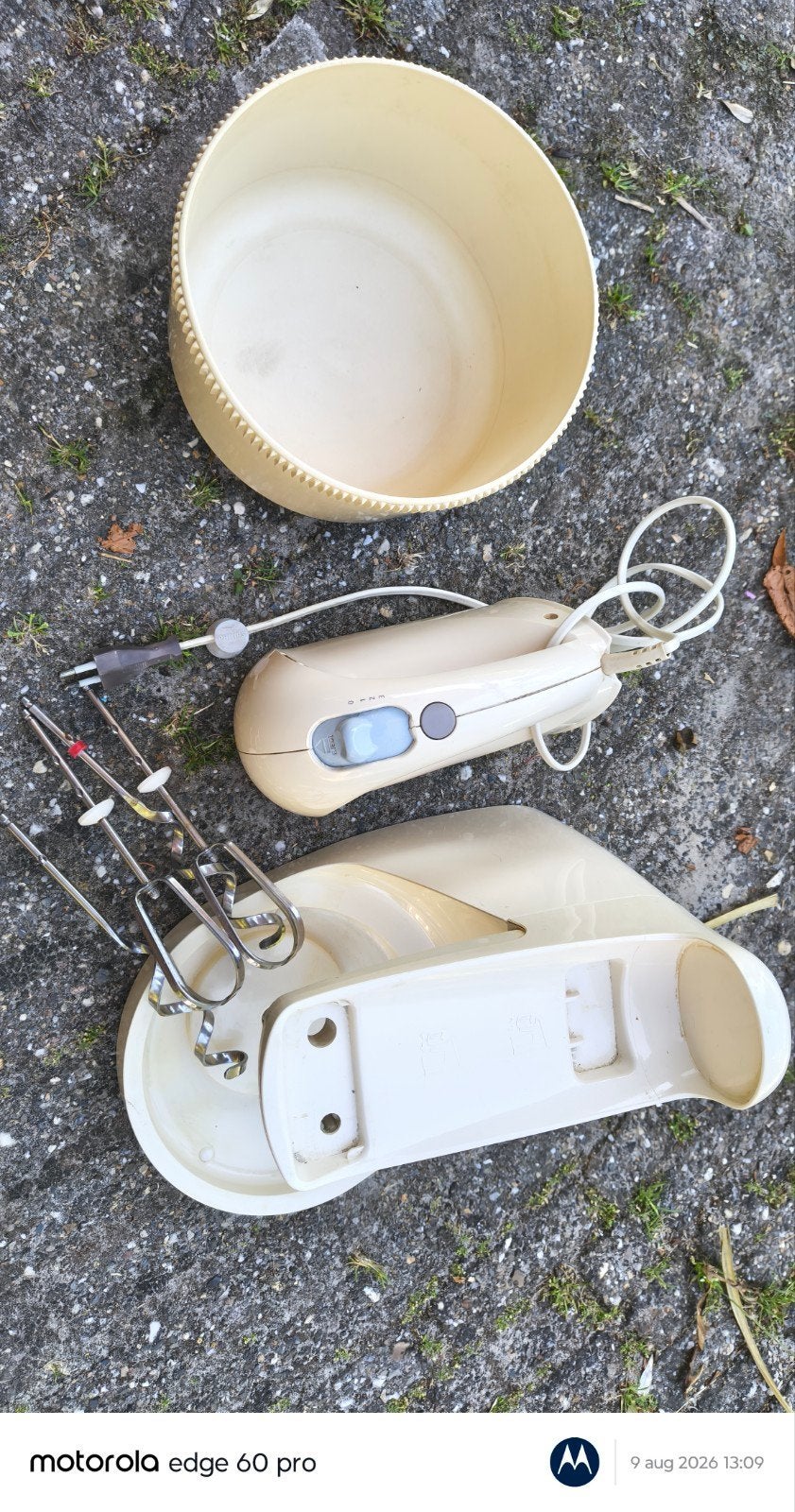 Vintage Handmixer met kom en gardes, 2 tot 3 liter, Ophalen of Verzenden, Gebruikt, 3 snelheden of meer