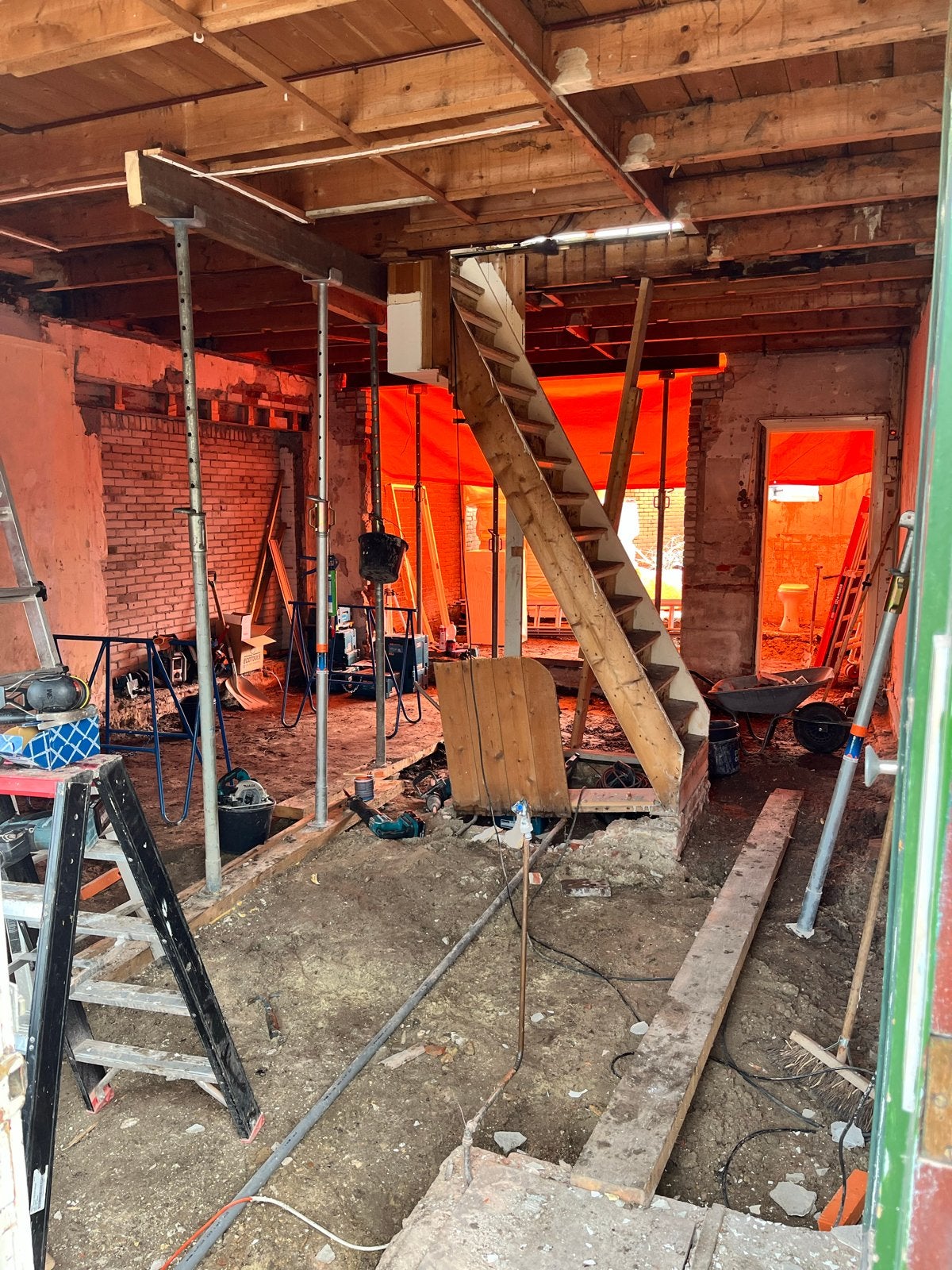 Oude houten gebruikte trap, 3 meter hoog, steil, Doe-het-zelf en Verbouw, Ophalen, Gebruikt, Trap, 2 tot 4 meter