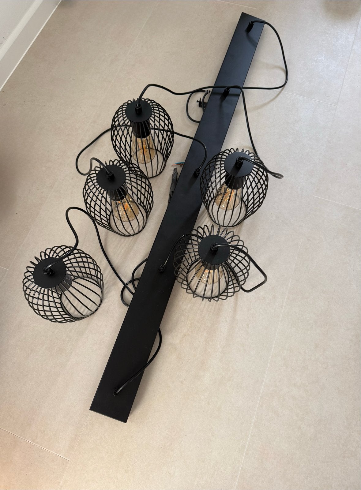 Zwarte hanglamp met 5 draadkooien - Modern design, Ophalen of Verzenden, Zo goed als nieuw, Metaal