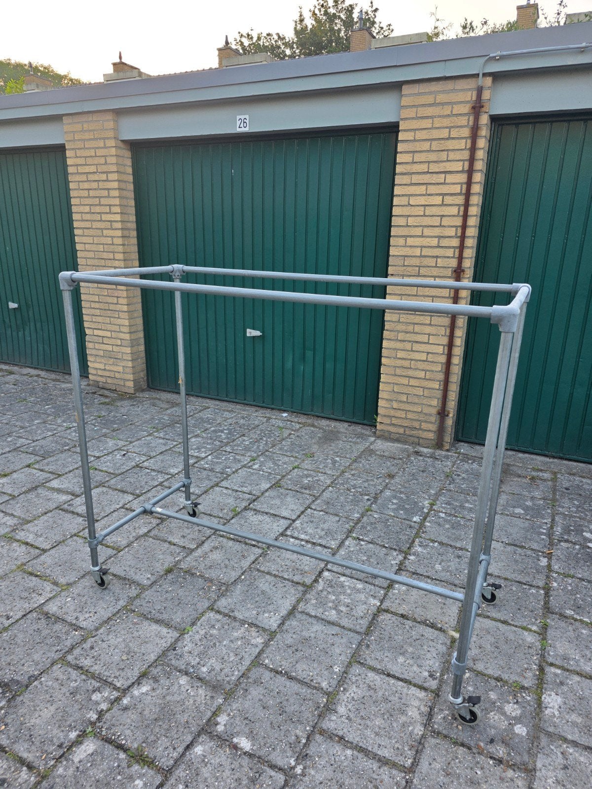 Steigerbuis kledingrek op wielen - Nieuwstaat, Ophalen