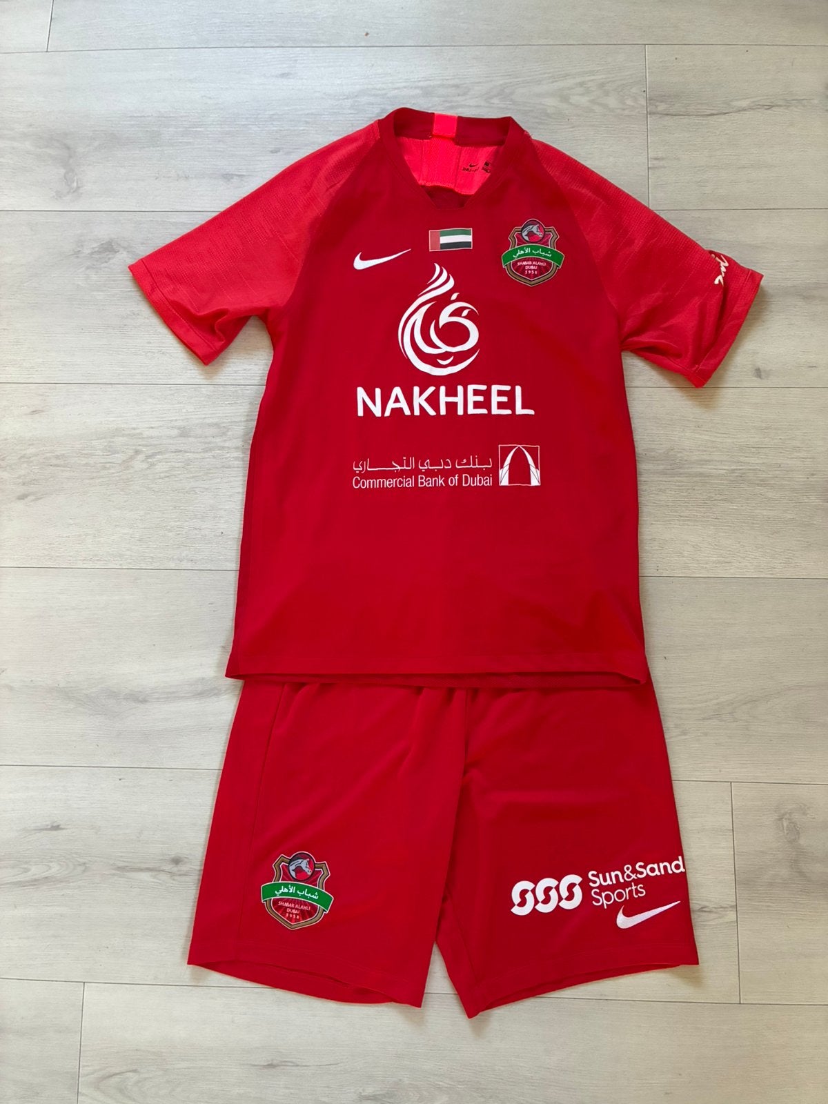 Origineel Shabab Al Ahli Dubai FC set maat M, Maat M, Ophalen of Verzenden, Nieuw, Set